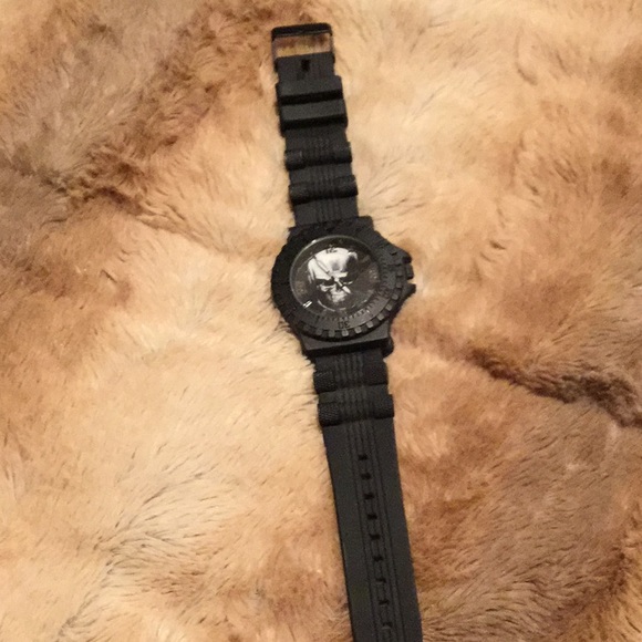 WATCH - Picture 1 of 7